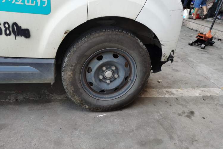 Used BAIC Changhe EV5 2019 210KM range version Right Front Wheel Hub