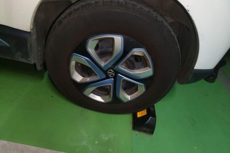 Used BAIC Changhe EV5 2019 210KM range version Right Front Wheel Hub