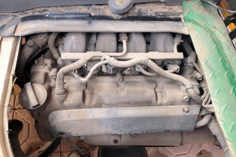 Used BAIC Changhe Fortune 2012 1.2L base model Engine Bay