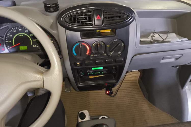 Used BAIC Changhe Freedom 2011 1.0L Hongyun Edition STD Model DA465QE Audio And AC Panel