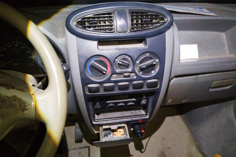 Used BAIC Changhe Freedom 2011 1.0L Hongyun Edition DLX Model DA465QA Audio And AC Panel