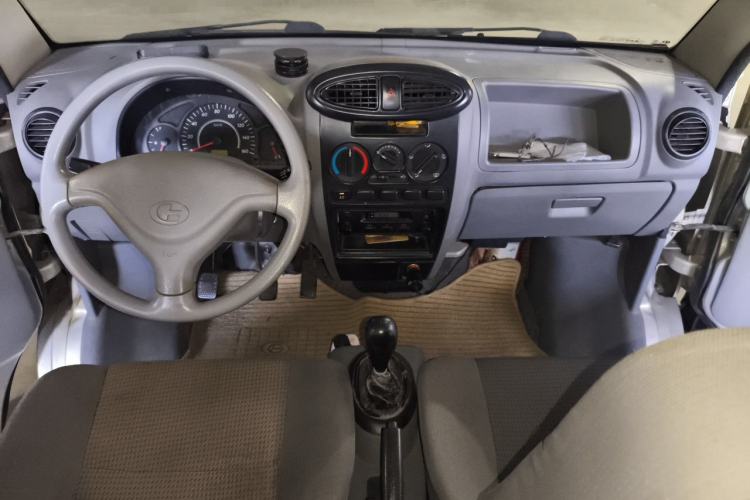 Used BAIC Changhe Freedom 2011 1.0L Hongyun Edition STD Model DA465QE Center Console