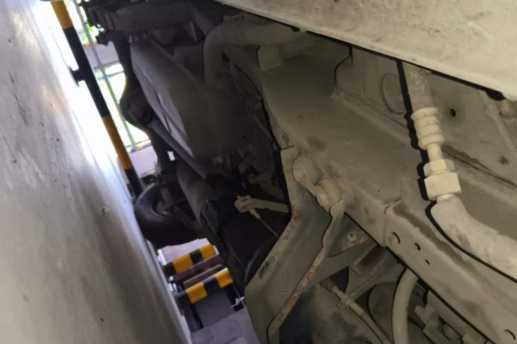 Used BAIC Changhe Freedom 2011 1.0L Hongyun Edition STD Model DA465QE Chassis Front Right