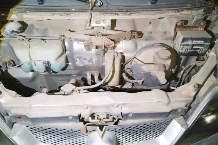 Used BAIC Changhe Freedom 2011 1.0L Hongyun Edition DLX Model DA465QA Engine Bay