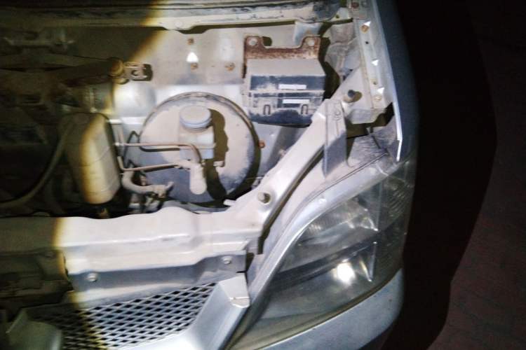 Used BAIC Changhe Freedom 2011 1.0L Hongyun Edition DLX Model DA465QA Engine Bay Left