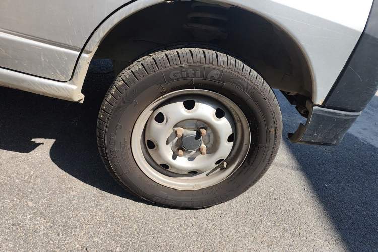 Used BAIC Changhe Freedom 2011 1.0L Hongyun Edition EC Type DA465QE Right Front Wheel Hub