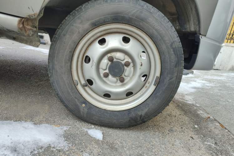 Used BAIC Changhe Freedom 2014 1.0L Hongyun Edition Economy Model DA465QA Right Front Wheel Hub