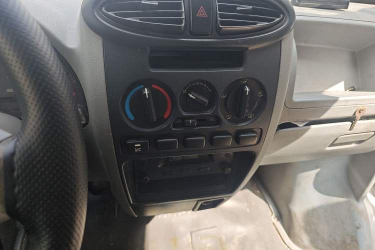 Used BAIC Changhe Freedom 2014 1.0L Hongyun Edition Economy Model DA465QA Audio And AC Panel