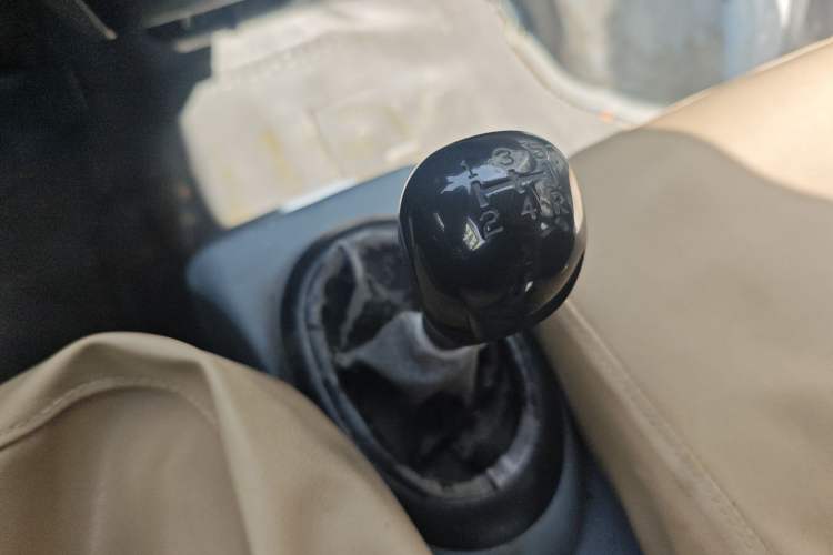 Used BAIC Changhe Freedom 2014 1.0L Hongyun Edition Economy Model DA465QA Gear Lever