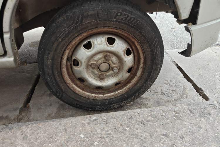 Used BAIC Changhe Freedom 2014 1.0L Hongyun Edition Economy Model DA465QA Right Front Wheel Hub
