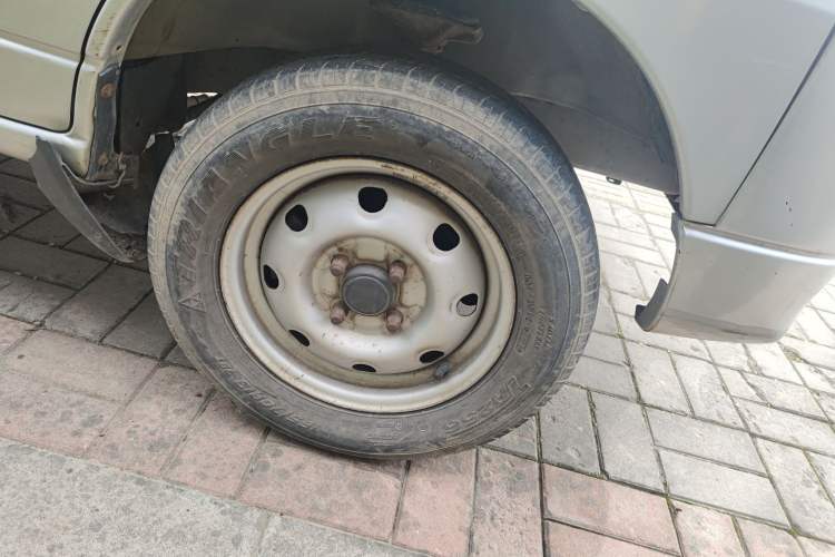 Used BAIC Changhe Freedom 2014 1.0L Hongyun Edition Economy Model DA465QA Right Front Wheel Hub