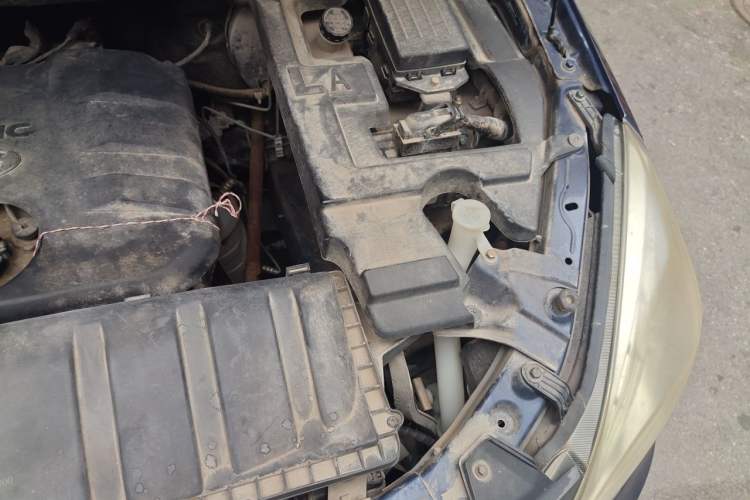 Used BAIC Changhe M50S 2015 1.5L Practical Cabin BJ415B Engine Bay Left