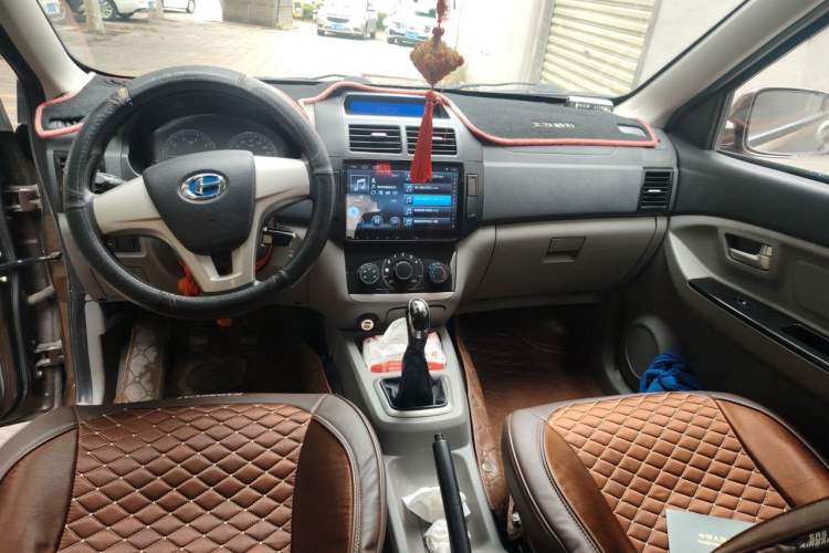Used BAIC Changhe M50S 2015 1.4L revised economy-class K14B Center Console