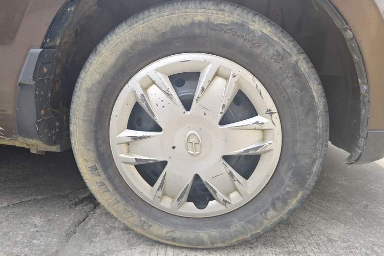 Used BAIC Changhe M50S 2015 1.5L facelift economy class DAM15DL Right Front Wheel Hub