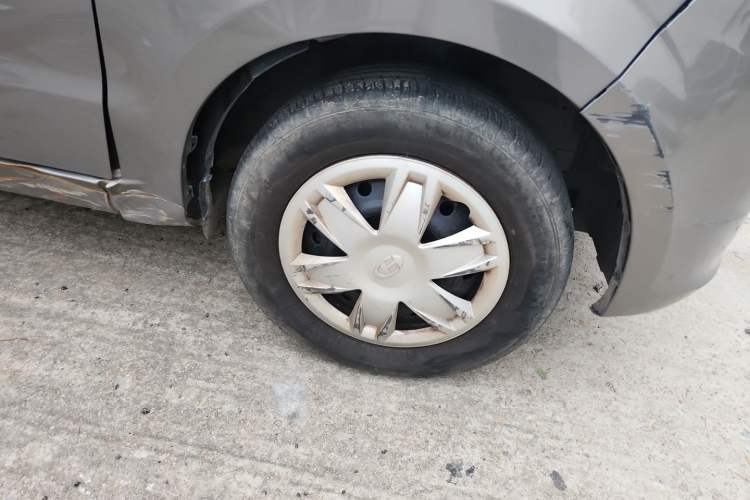 Used BAIC Changhe M50S 2015 1.5L Business Class BJ415B Right Front Wheel Hub