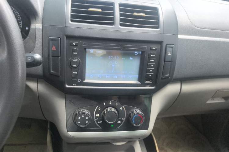 Used BAIC Changhe M50S 2015 1.5L Business Class BJ415B Audio And AC Panel