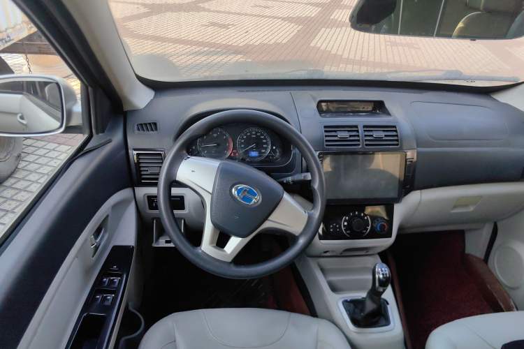Used BAIC Changhe M50S 2015 1.4L Restyled Business Class (Leaf Spring) K14B Center Console