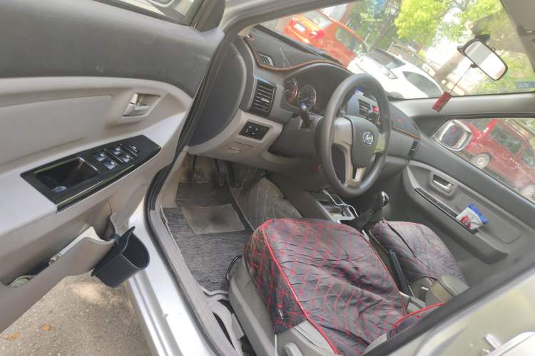 Used BAIC Changhe M50S 2015 1.5L facelift economy class DAM15DL Driver Seat