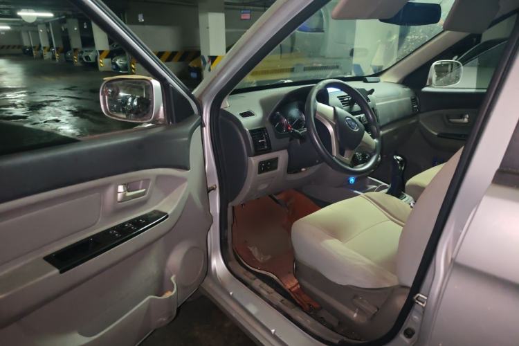Used BAIC Changhe M50S 2015 1.5L Practical Cabin BJ415B Driver Seat