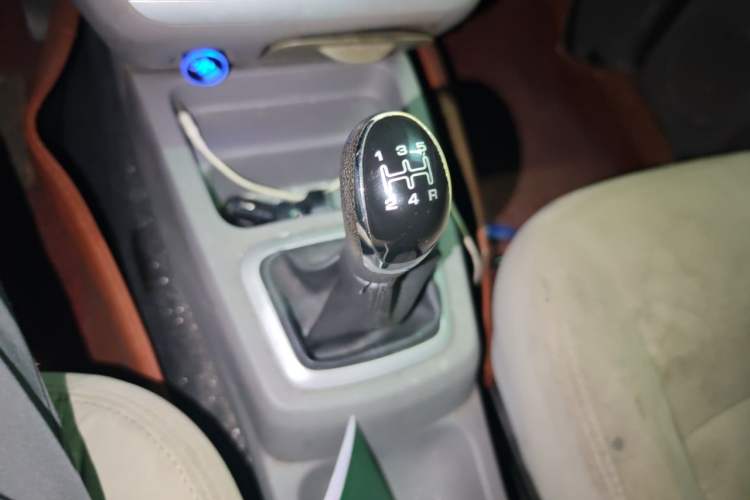 Used BAIC Changhe M50S 2015 1.5L Practical Cabin BJ415B Gear Lever