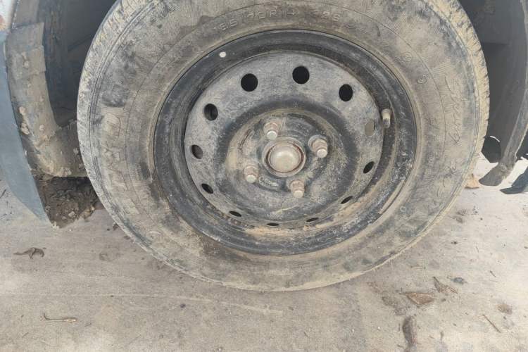 Used BAIC Changhe M50S 2015 1.5L Business Class BJ415B Right Front Wheel Hub