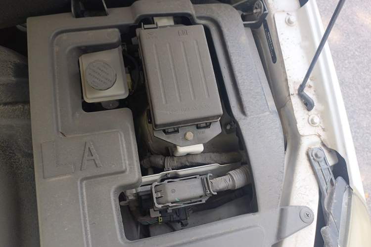 Used BAIC Changhe M50S 2015 1.5L Business Class BJ415B Engine Bay Left