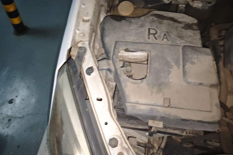 Used BAIC Changhe M50S 2015 1.5L Business Class BJ415B Engine Bay Right