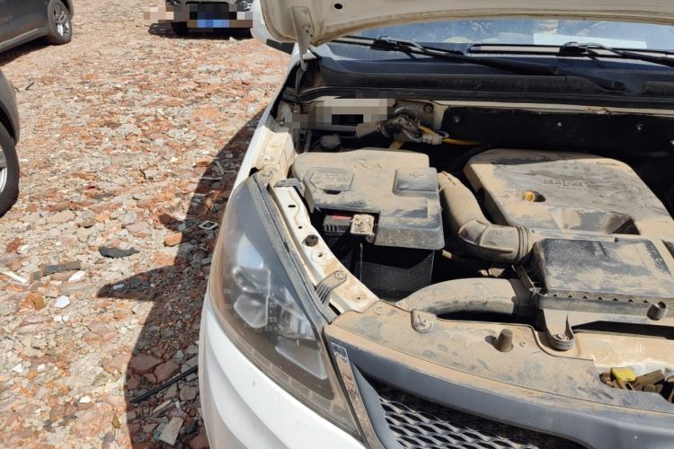 Used BAIC Changhe M50S 2015 1.5L S 1.5L Executive Class DAM15DL Engine Bay Right