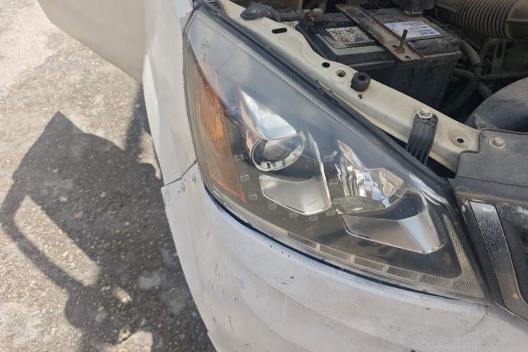 Used BAIC Changhe M50S 2015 1.4L facelift Business Class K14B Right Front Headlight