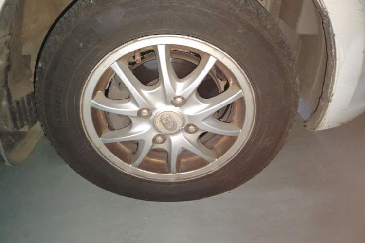 Used BAIC Changhe M50S 2015 1.5L Business Class BJ415B Right Front Wheel Hub