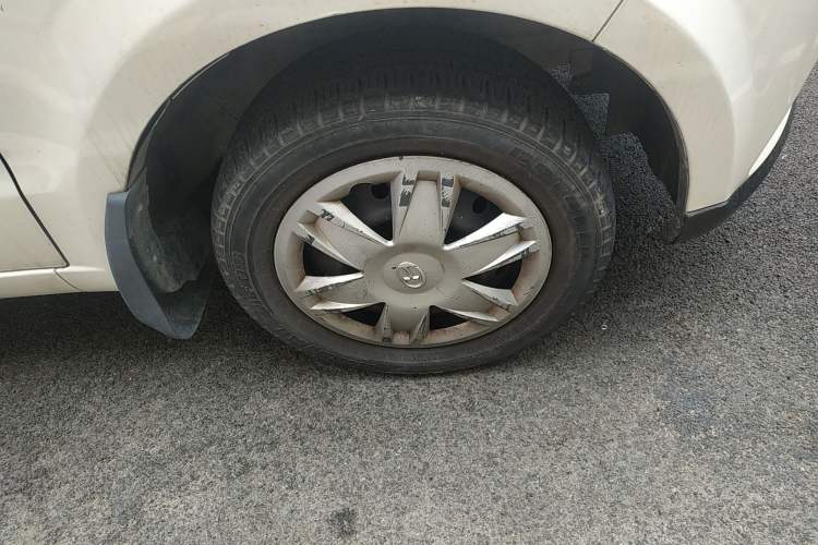 Used BAIC Changhe M50S 2015 1.5L facelift economy class DAM15DL Right Front Wheel Hub