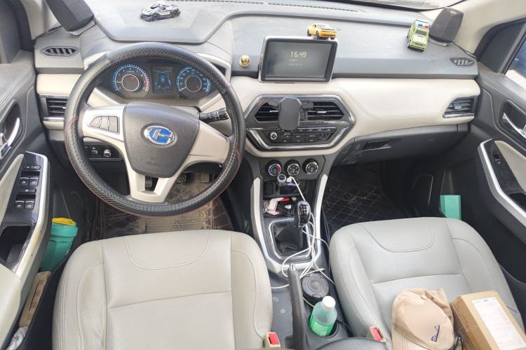 Used BAIC Changhe M70 2017 1.5L manual first-class cabin Center Console