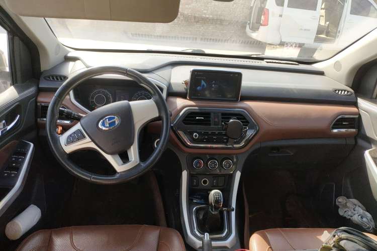 Used BAIC Changhe M70 2017 1.5L manual luxury cabin Center Console