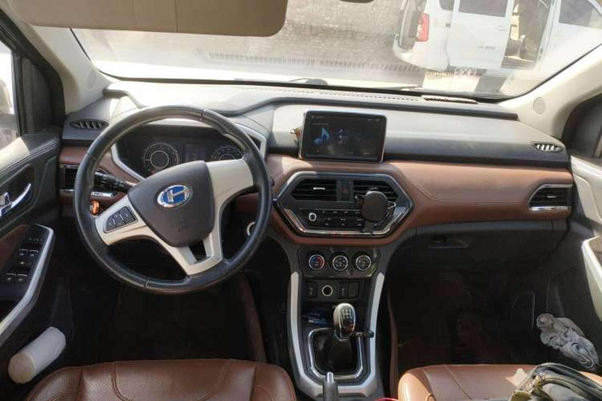 Used BAIC Changhe M70 2017 1.5L manual luxury cabin Center Console