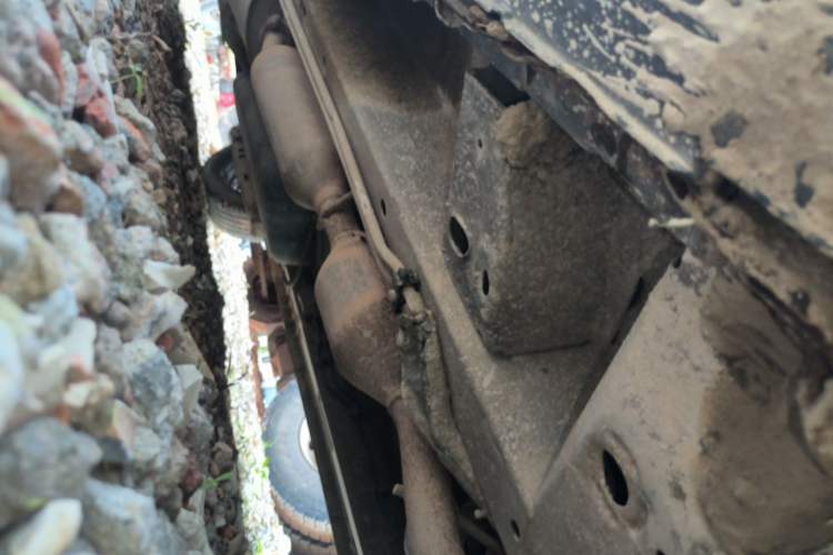 Used BAIC Changhe M70 2017 1.5L manual business class Chassis Front Right