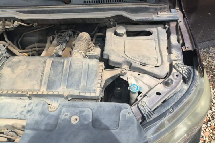 Used BAIC Changhe M70 2017 1.5L manual business class Engine Bay Left
