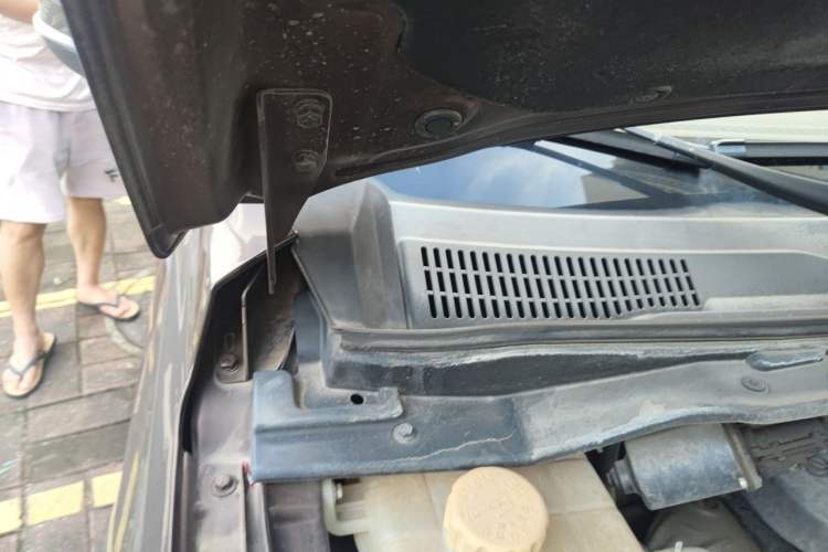Used BAIC Changhe M70 2017 1.5L manual first-class cabin Engine Bay Right