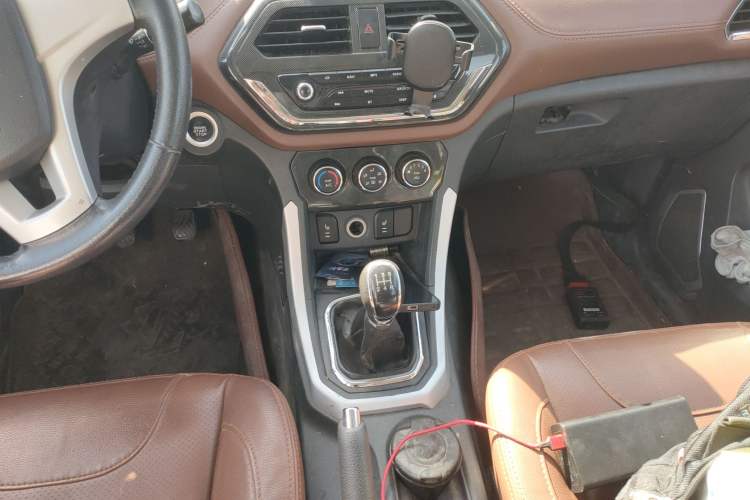 Used BAIC Changhe M70 2017 1.5L manual luxury cabin Gear Lever