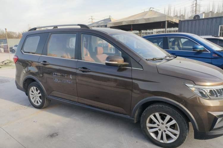 Used BAIC Changhe M70 2017 1.5L manual luxury cabin Right Side