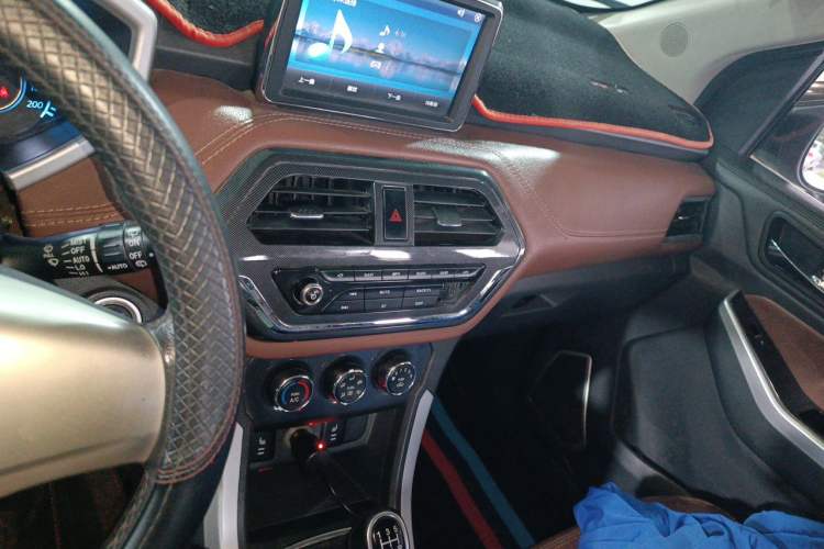 Used BAIC Changhe M70 2017 1.5L manual first-class cabin Audio And AC Panel