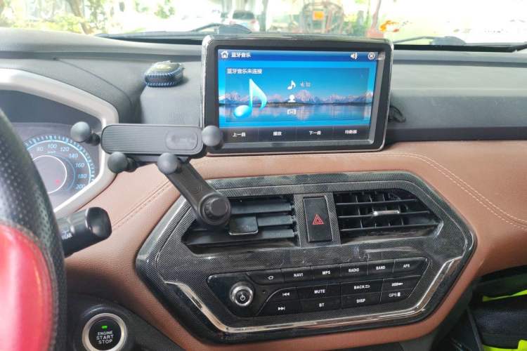 Used BAIC Changhe M70 2017 1.5L manual luxury cabin Audio And AC Panel