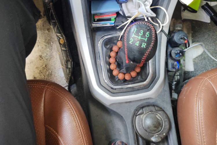 Used BAIC Changhe M70 2017 1.5L manual luxury cabin Gear Lever