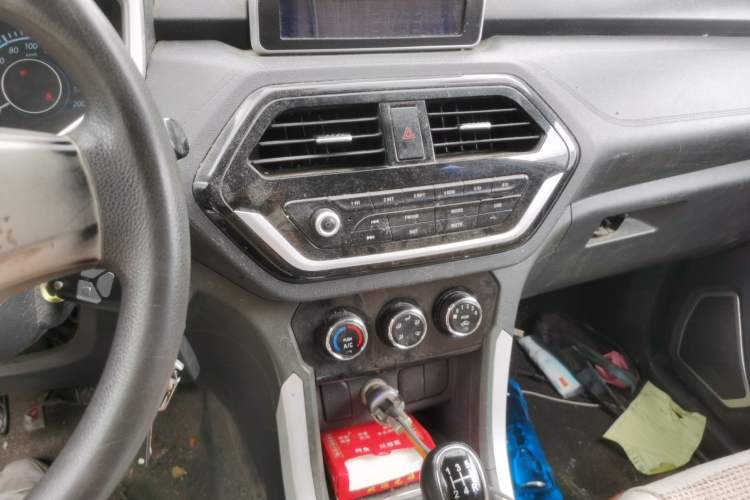 Used BAIC Changhe M70 2017 1.5L manual business class Audio And AC Panel