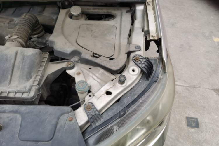 Used BAIC Changhe M70 2017 1.5L manual business class Engine Bay Left