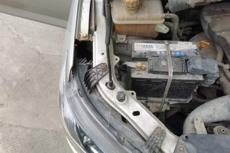 Used BAIC Changhe M70 2017 1.5L manual business class Engine Bay Right