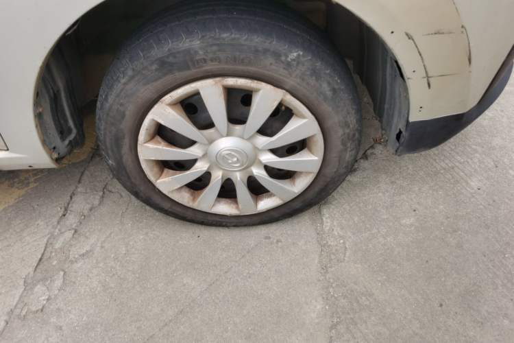 Used BAIC Changhe M70 2017 1.5L manual business class Right Front Wheel Hub