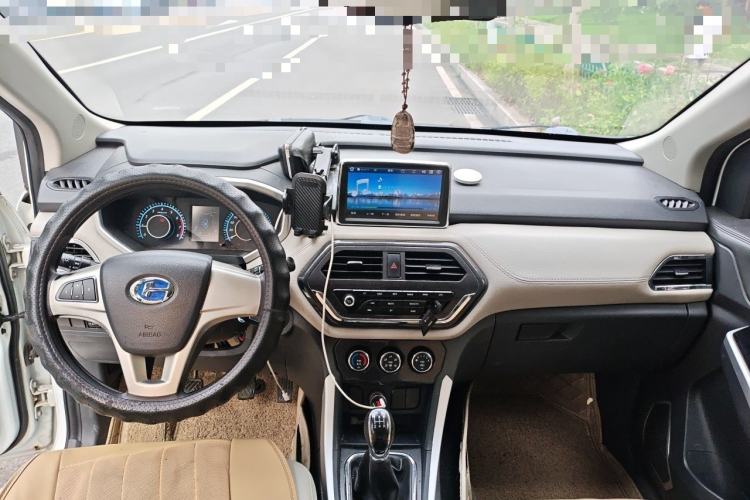 Used BAIC Changhe M70 2017 1.5L manual first-class cabin Center Console
