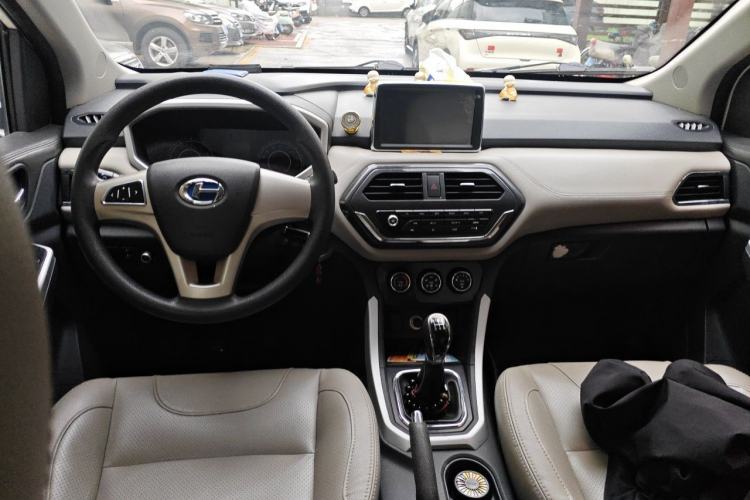 Used BAIC Changhe M70 2017 1.5L manual first-class cabin Center Console