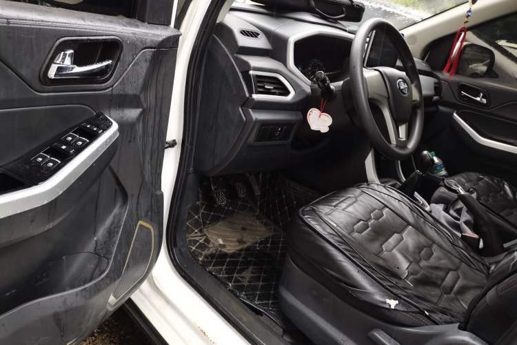 Used BAIC Changhe M70 2017 1.5L manual business class Driver Seat