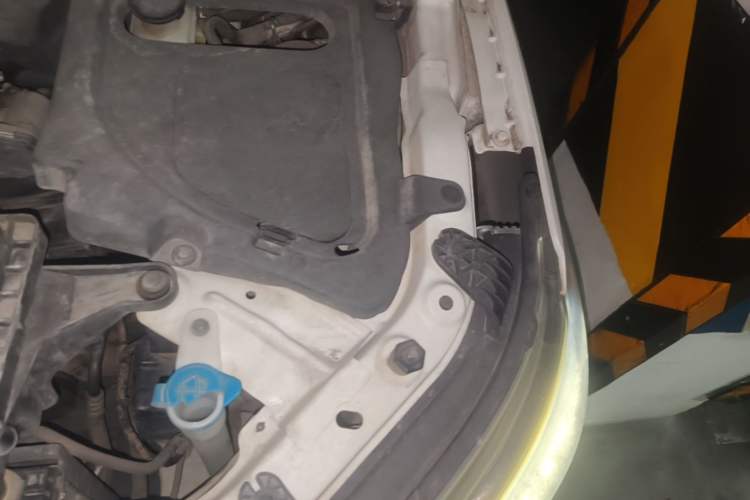 Used BAIC Changhe M70 2017 1.5L manual first-class cabin Engine Bay Left